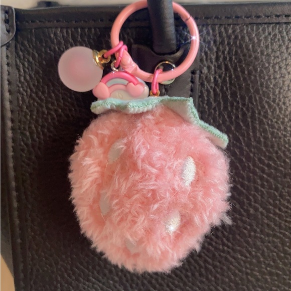 Strawberry bag charm Keychain - Picture 1 of 2